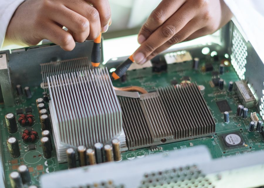Consultation et maintenance préventive de PC par les techniciens LEC